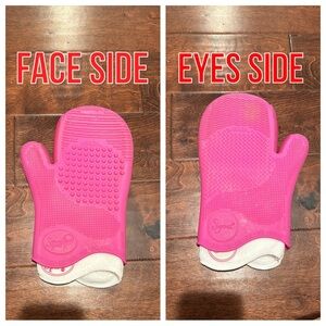 Sigma Makeup Brush Cleaner Glove